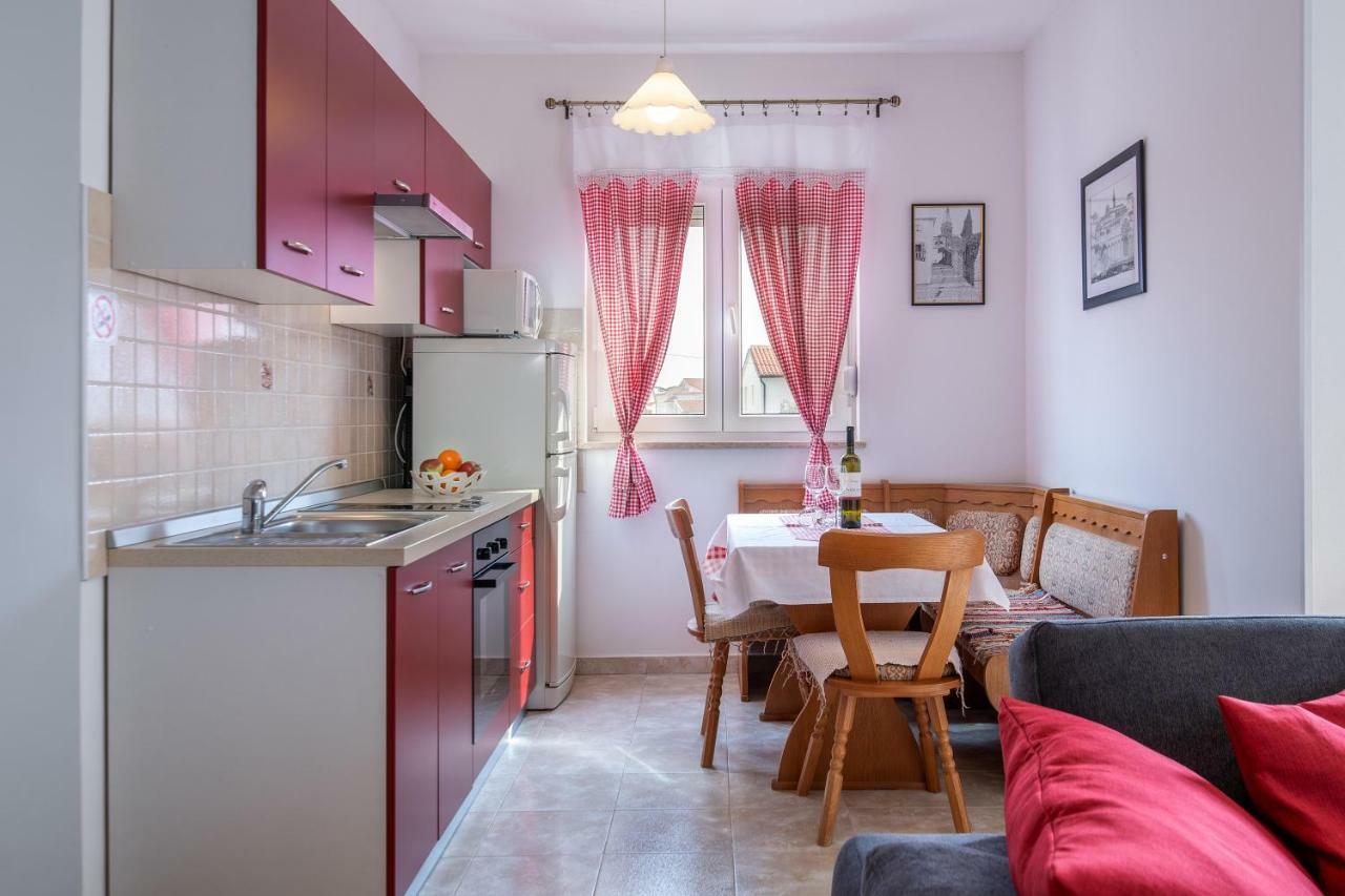 Apartment Bordeaux 29 Rovinj Exterior photo